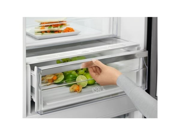 Electrolux LNC7ME32X3, 330 l, SN-T, 8 kg/24t, E, Fresh zone compartment, Rustfritt stål
