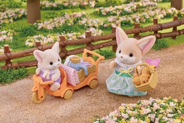 Sylvanian Families Sunny Picnic Set