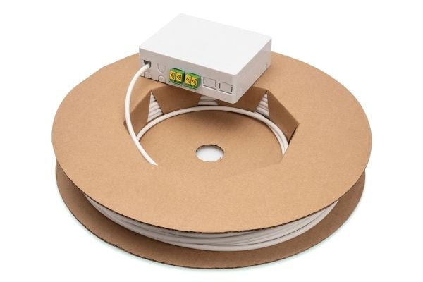 DIGITUS - Kabelsats för nätverk - LC/APC enkelläge (hane) - 50 m - fiberoptisk - halogenfri, dropkabel - vit