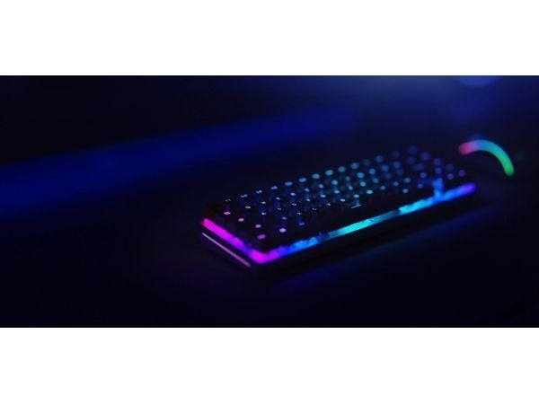 Herlig GMMK 2 tastatur i full størrelse - barebones, ISO-layout, svart