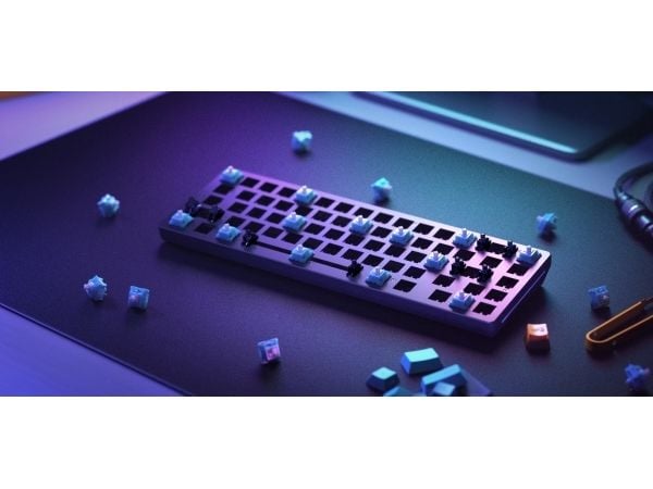 Glorious PC Gaming Race GMMK 2 - US Layout - Wired, USB, Mechanical, RGB LED, White