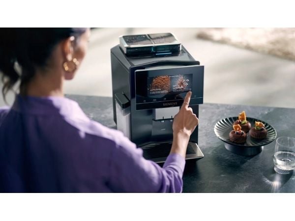 Siemens EQ900, Espressomaskin, 2,3 l, Kaffe bønner, Innebygd kaffekvern, 1500 W, Sort