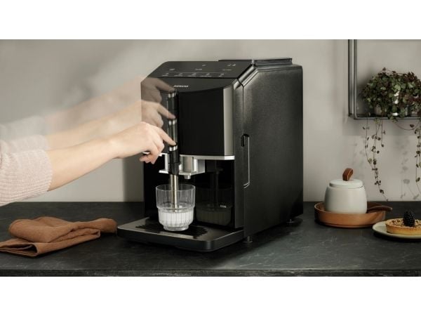 Siemens EQ.300 TF301E19 - Automatisk kaffemaskin med melkeskummer - 15 bar - piano svart