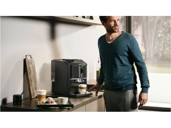 Siemens EQ.300 TF301E19 - Automatisk kaffemaskin med melkeskummer - 15 bar - piano svart