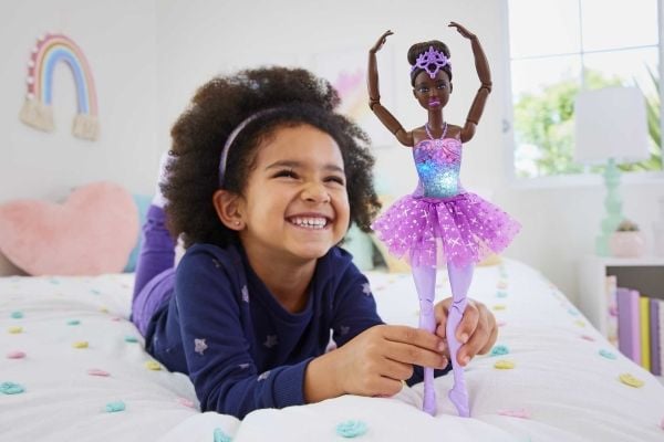 Barbie Mattel ballettdanser med magiske lys brunette HLC26