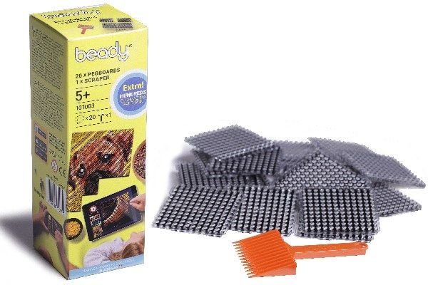 Beady 20 stk perleplater 6x6 cm + 1 skrape i eske