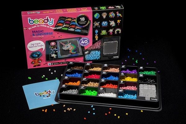 Beady Magic & Universe 4.500 perler + 4 plater