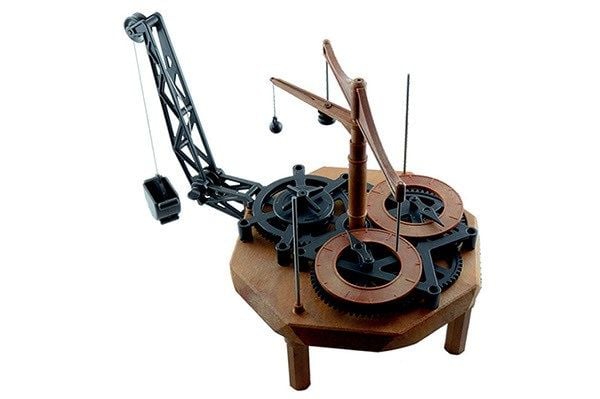 Leonardo da Vinci: Flying Pendulum Clock (plastbyggesett)