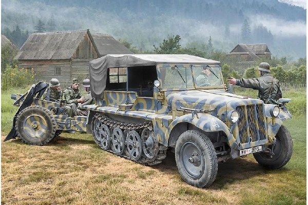 1:35 Kfz. 10 DEMAG D7 med 7,5 cm Le. IG 18 + mannskap