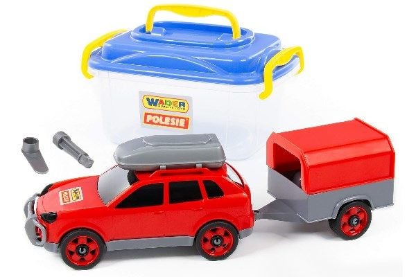 Bil med takbox och släpvagnstillbehör (DIY)