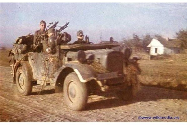 Muovinen yksikköauto KFZ.4 1/35