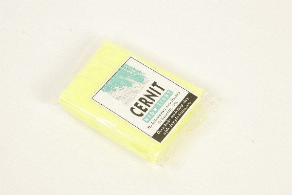 Cernit 700 Neon light 56 g gul