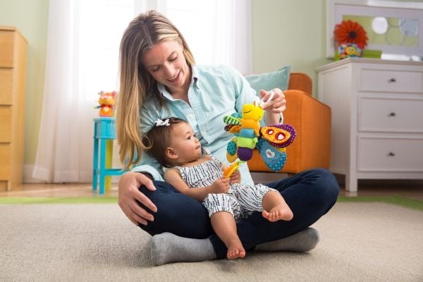 TOMY L27024 Lamaze Play &amp; Grow Freddie Glühwürmchen Lamaze Play &amp; Grow Freddie Glühwürmchen