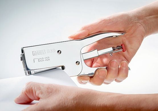 Novus B 39 Chrome, 50 ark, Grå, 24/6-24/8 & 26/6-26/8, Metall, 5,5 cm, 150 stifter
