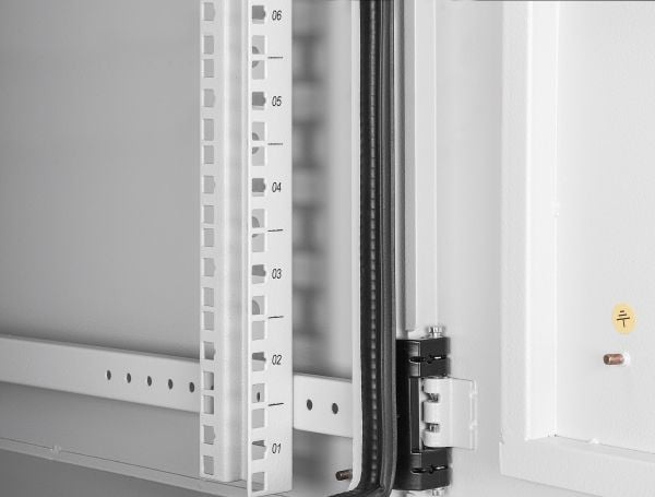 Intellinet 716109, Veggmonterbar hylle, 9U, 100 kg, Nøkkellås, Forbedret kabelføring, 36 kg