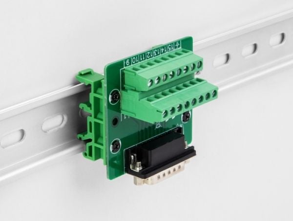 Delock - Seriell adapter - 15 pin D-Sub (DB-15) (hann) til 16-pinners terminalblokk