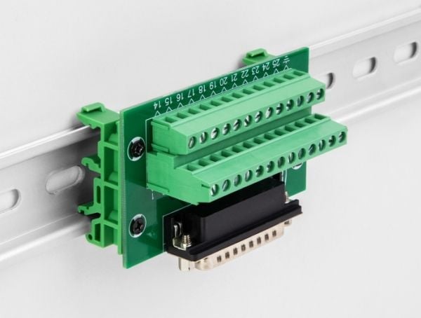 Delock - Seriell adapter - DB-25 (hann) til 26-pins terminalblokker