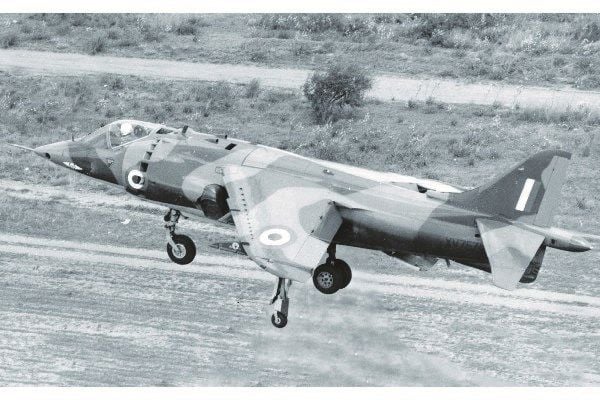 Hawker Siddeley Harrier GR.1/AV-8A 1:72