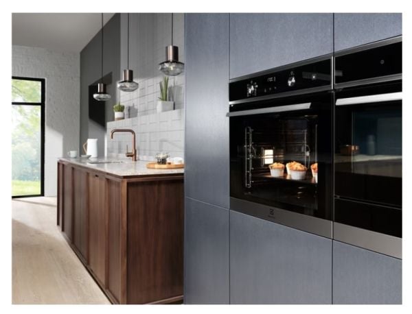 Electrolux EOD4P57H, Medium, Elektrisk ovn, 3490 W, 72 L, 2300 W, Pyrolyse