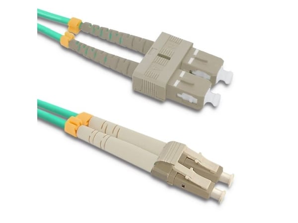 Qoltec - Koblingskabel - LC/UPC-multimodus (hann) til SC/UPC-multimodus (hann) - 5 m - fiberoptisk - dupleks - 50 / 125 mikroner - OM4 - halogenfri