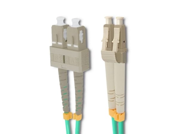Qoltec - Koblingskabel - LC/UPC-multimodus (hann) til SC/UPC-multimodus (hann) - 5 m - fiberoptisk - dupleks - 50 / 125 mikroner - OM4 - halogenfri