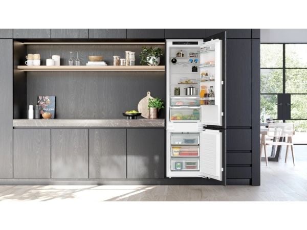 Siemens iQ300 KI96NVFD0 - Kjøleskap/fryser - bunnfryser - innebygd - fordypning - bredde: 56 cm - dybde: 55 cm - høyde: 194 cm - 290 liter - Klasse D