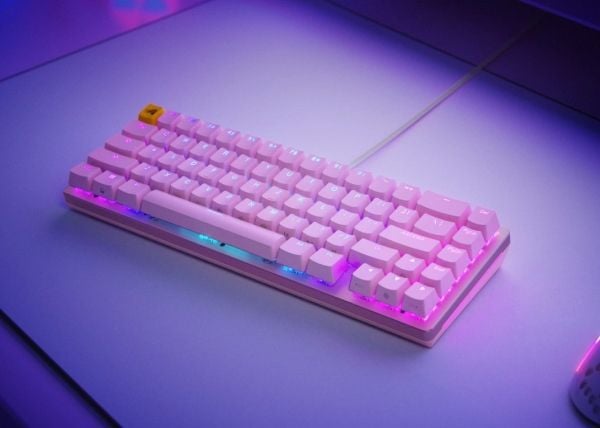 Glorious PC Gaming Race GMMK 2, 65%, Koblet med ledninger (ikke trådløs), USB, Mekanisk nøkkelbryter, RGB LED, Rosa