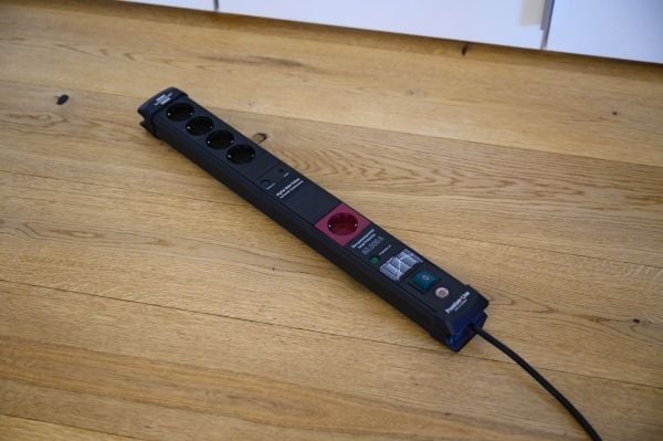Brennenstuhl Premium-Line 5-kertainen pistorasiapistorasia ylijännitesuojalla 61,0 cm ( 1951150500 )