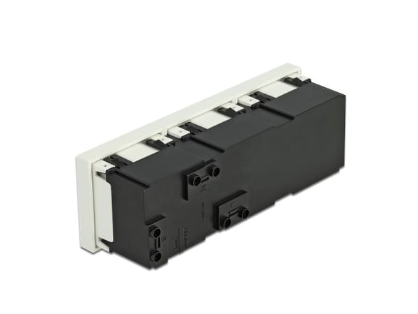 Delock Easy 45 suojakoskettimen pistorasia 3-kertainen 45° järjestely 45 x 45 mm 45 x 45 mm