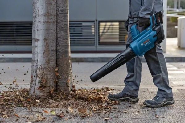 Bosch GBL 18V-750 PROFESSIONAL, Håndholdt løvblåser, 198 km/t, Svart, Blå, Rød, 96 dB, 18 V, 2,8 kg - SOLO