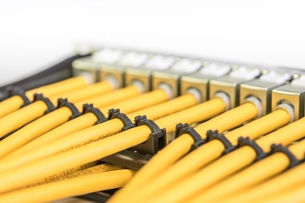 DIGITUS Professional - Samlet kabel - 500 m - 8 mm - S/FTP, PiMF - simpleks - CAT 7a - IEEE 802.5/IEEE 802.3 - halogenfri, riser, solid - svovelgul...