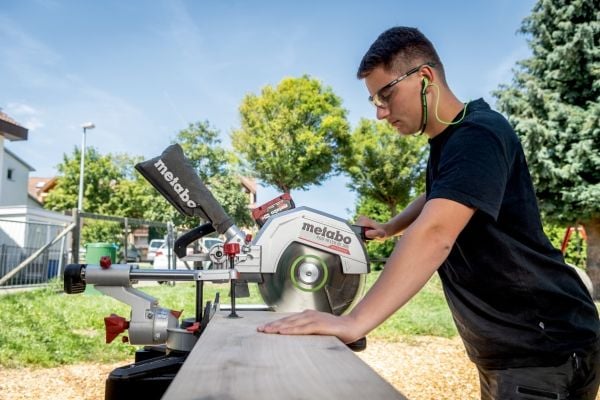 Metabo KGS 18 LTX BL 305, Enkel skråkant, Børsteløs, 3700 RPM, 215 x 67 mm, 11 cm, 30,5 cm