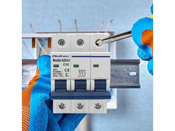 Qoltec C32, Dvärgbrytare, IP20