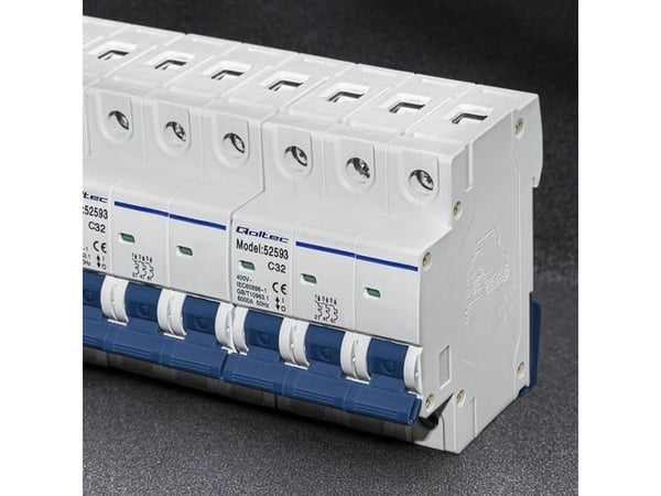Qoltec C32, Dvärgbrytare, IP20