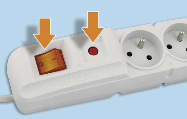 Emos P53876, 5 AC-utganger, 250 V, 50 Hz, 10 A, Grå, 25 ms