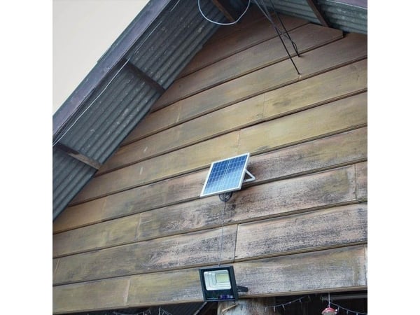 V-tac 35W LED flomlys med solcelle 4000K (dagslys) - svart