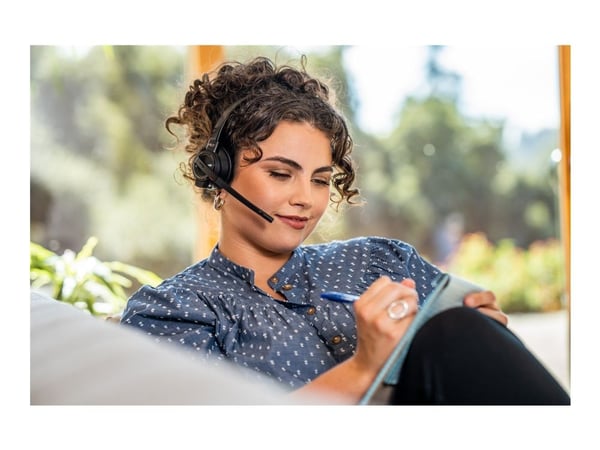 HP Poly Savi 8210 UC - Savi 8200 series - hodesett - on-ear - DECT / Bluetooth - trådløs - aktiv støydemping - USB-A via Bluetooth-adapter - svart ...