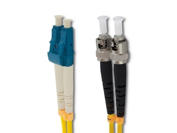 Qoltec - Koblingskabel - LC/UPC-enkeltmodus (hann) til ST/UPC-enkeltmodus (hann) - 5 m - fiberoptisk - dupleks - 9 / 125 micron - G.652D - halogenf...