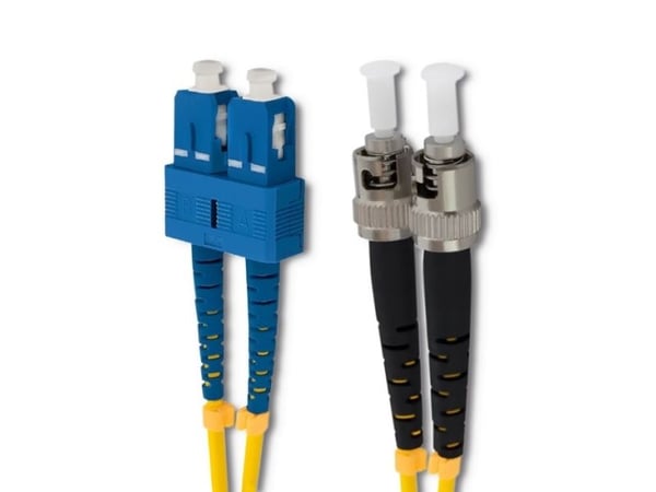 Qoltec - Koblingskabel - SC/UPC-enkeltmodus (hann) til ST/UPC-enkeltmodus (hann) - 1 m - fiberoptisk - dupleks - 9 / 125 micron - G.652D - halogenf...