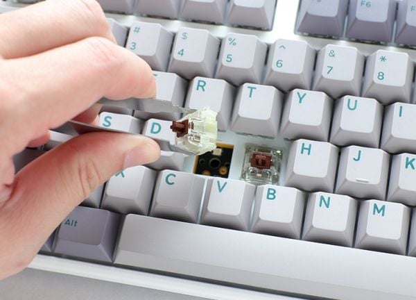 Ducky One 3, Full størrelse (100 og), Koblet med ledninger (ikke trådløs), USB, Mekanisk nøkkelbryter, RGB LED, Grå