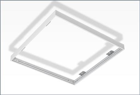 Påbygningsramme sæt, som anvendes i kombination med et LEDUSED G5 595x595 panelarmatur.