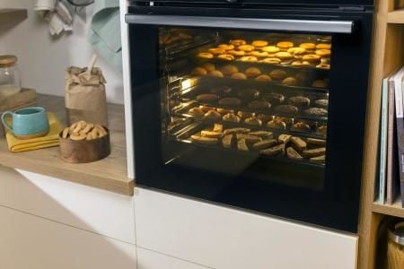 BC6715E02XK Sisäänrakennettava liesi Ruostumaton teräs Musta