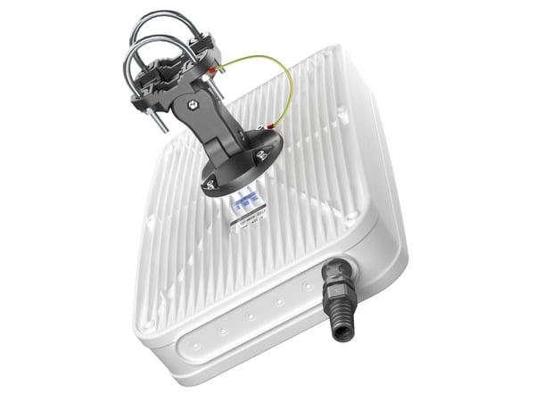 QuWireless QuMax Omni for TRB500, 4 dBi, 0.617-0.96/1.7-2.2/2.2-2.7/3.3–3.8, 3 / 4 dBi, 50 O, 360°, 35°
