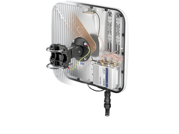 QuWireless QuMax XR All In, 7 dBi, 0.694-0.96/1.7-2.2/2.2-2.7; 2.4-2.5/4.7-6 GHz, 7 dBi, 6 dBi, 7 dBi, 50 O