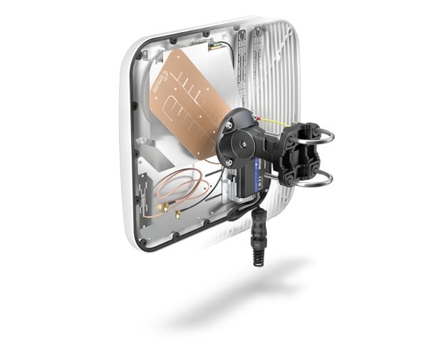 QuWireless QuMax XR All In, 7 dBi, 0.694-0.96/1.7-2.2/2.2-2.7; 2.4-2.5/4.7-6 GHz, 7 dBi, 6 dBi, 7 dBi, 50 O
