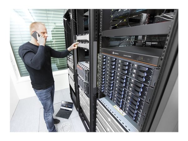 Avocent AutoView AV3216 - KVM-svitsj - 16 x KVM port(s) - 2 lokalbrukere - 1 IP-bruker - rackmonterbar Avocent AutoView AV3216 - KVM-svitsj - 16 x KVM port(s) - 2 lokalbrukere - 1 IP-bruker - rackmonterbar