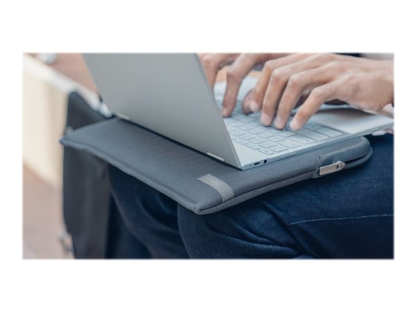 Moshi Pluma - Fodral för bärbar dator - 13" - denimblå - för Apple MacBook Pro 13.3" (Late 2016, Mid 2017, Mid 2018, Mid 2019); MacBook Air (Early ...