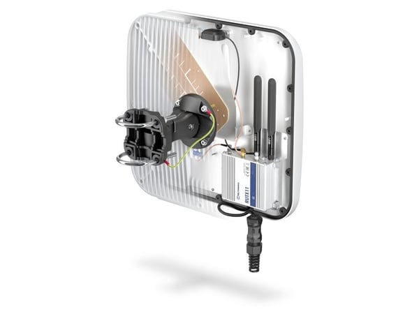 QuWireless QuMax XR LTE High Band, 13 dBi, 0.694-0.96/ 2.3-2.7 GHz, 13 dBi, 50 O, 30°, 30°