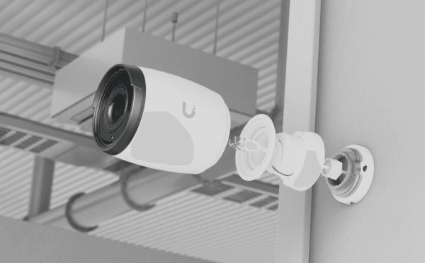 Ubiquiti AI Pro - Nettverksovervåkingskamera - innendørs, utendørs - værbestandig - farge (Dag og natt) - 8 MP - 3840 x 2160 - lyd - GbE - PoE Plus