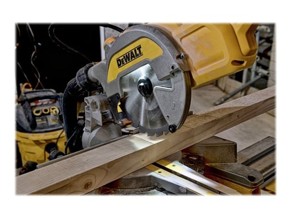 DeWALT DWS777-QS - Skjutbar förenad geringssåg - 1800 W - 216 mm